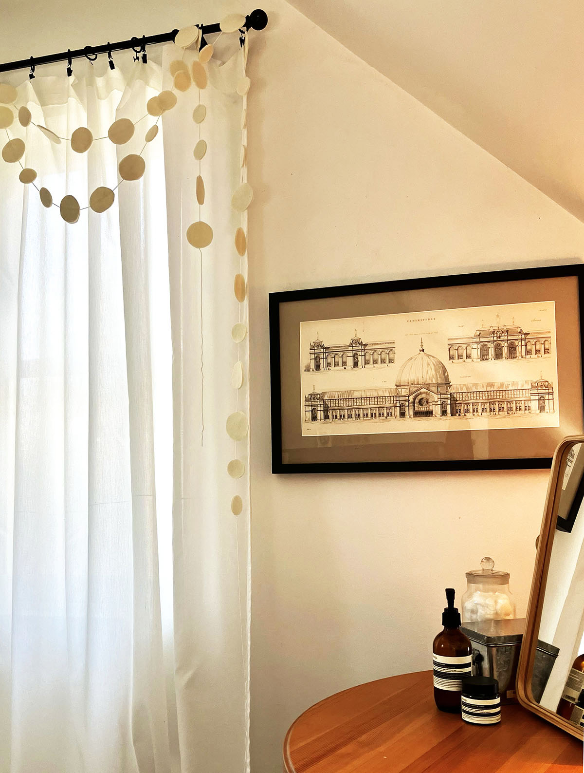 A4 Large White Dot Garland